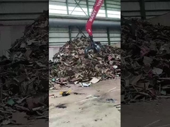 Excavateur à l' usine, attrape-pierre hydraulique, attrape-pierre lourde.